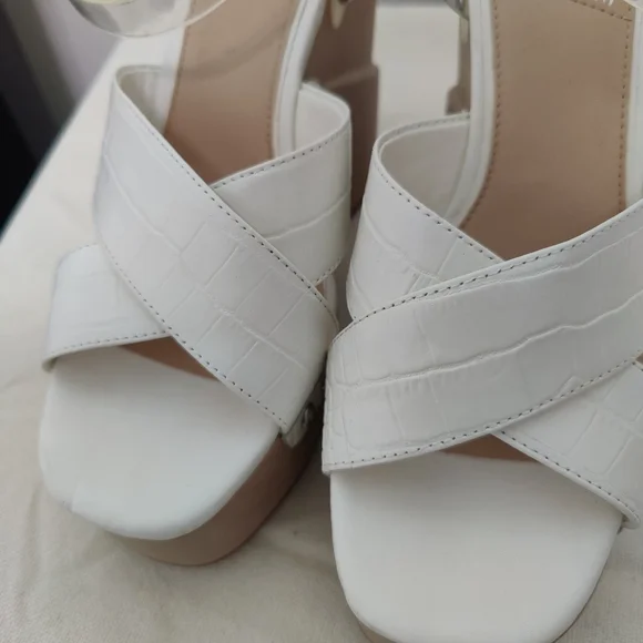 Gianni Bini white wedges Size 9 - Picture 13 of 16